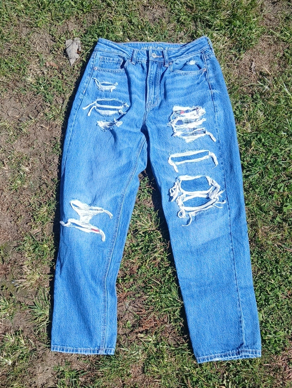 GUC AEO Mom straight Fit Distressed Plaid Patched Rioped Size 4